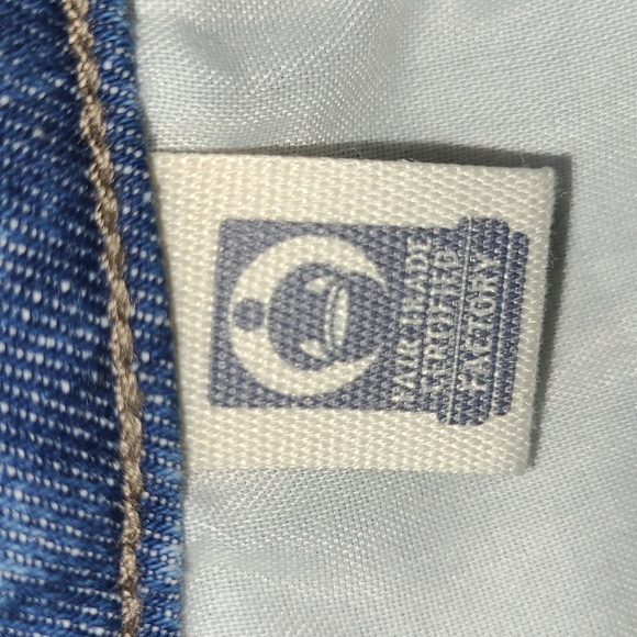 NWOT! Universal Thread Curvy Vintage Midi Jean Shorts - Picture 9 of 11